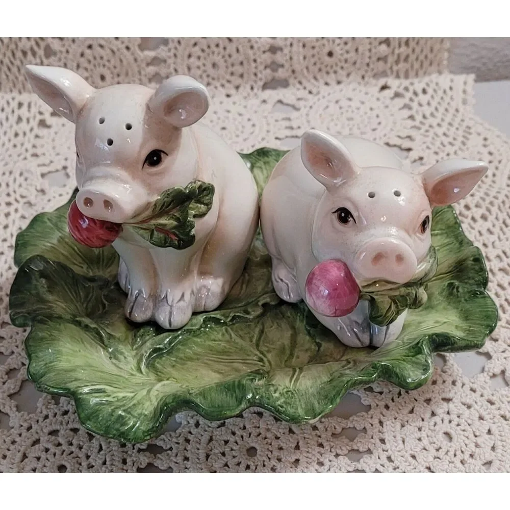 Vtg Fitz And Floyd. Percy The Pig Salt & Pepper Shakers On Lettuce Shaped Plate.